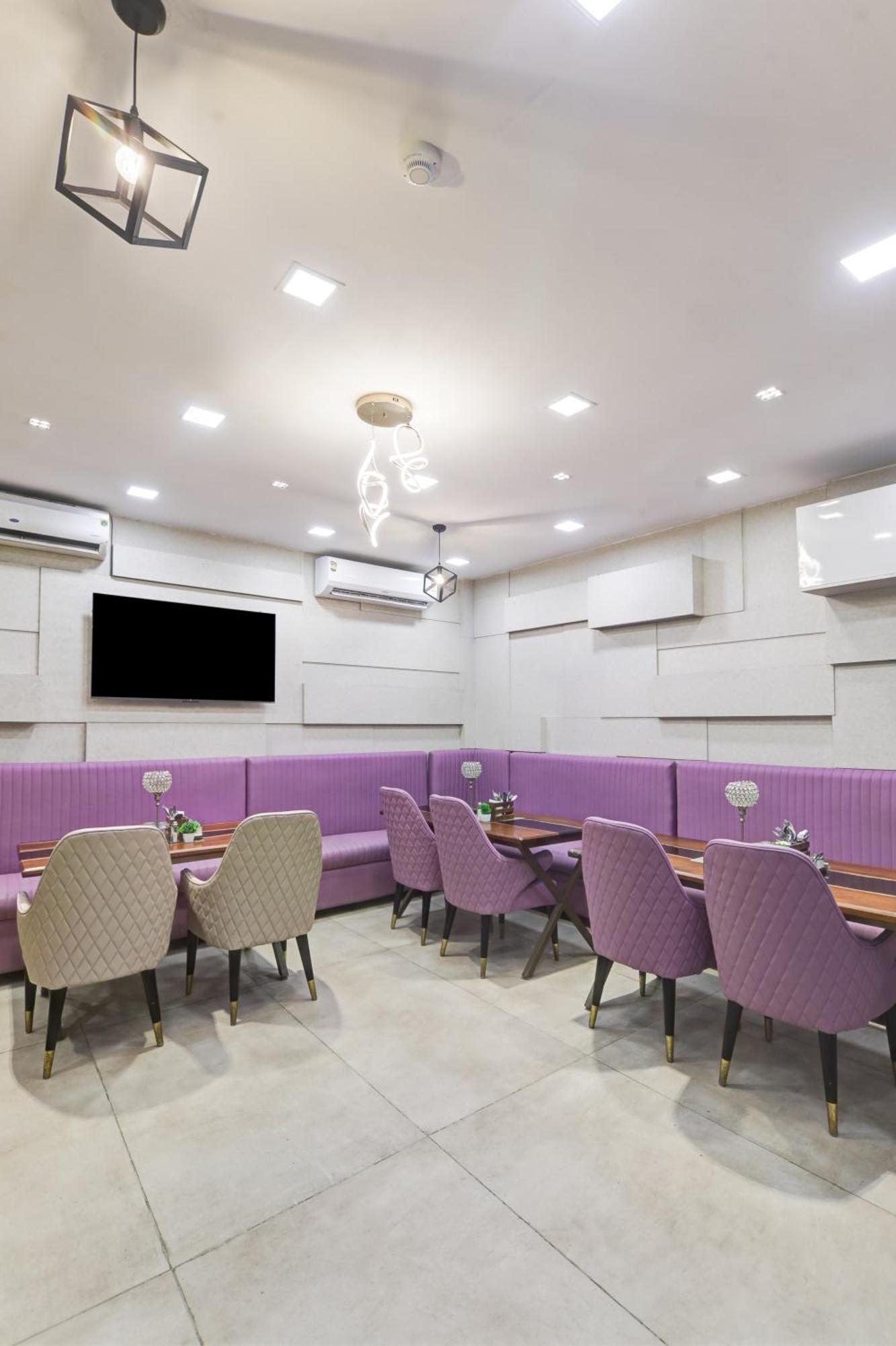 Status By Hotel The Emporio Ghaziabad Eksteriør bilde