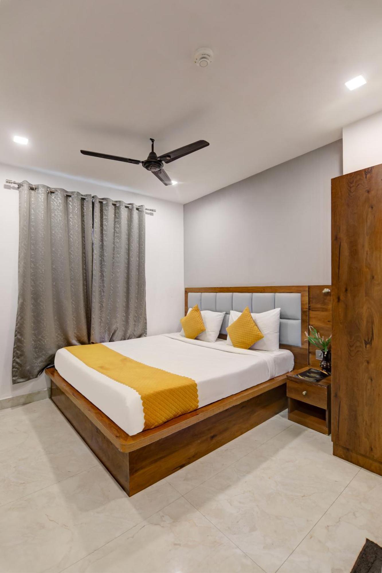 Status By Hotel The Emporio Ghaziabad Eksteriør bilde