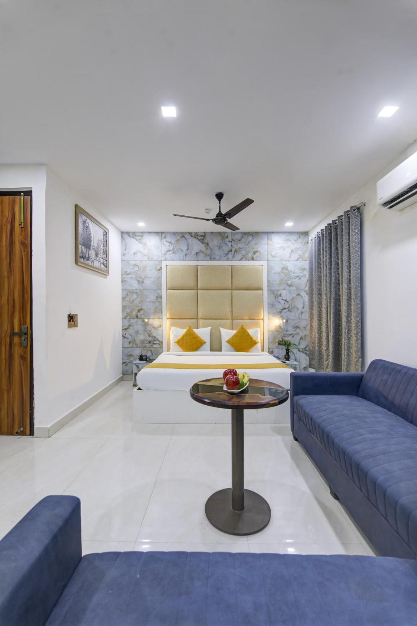 Status By Hotel The Emporio Ghaziabad Eksteriør bilde