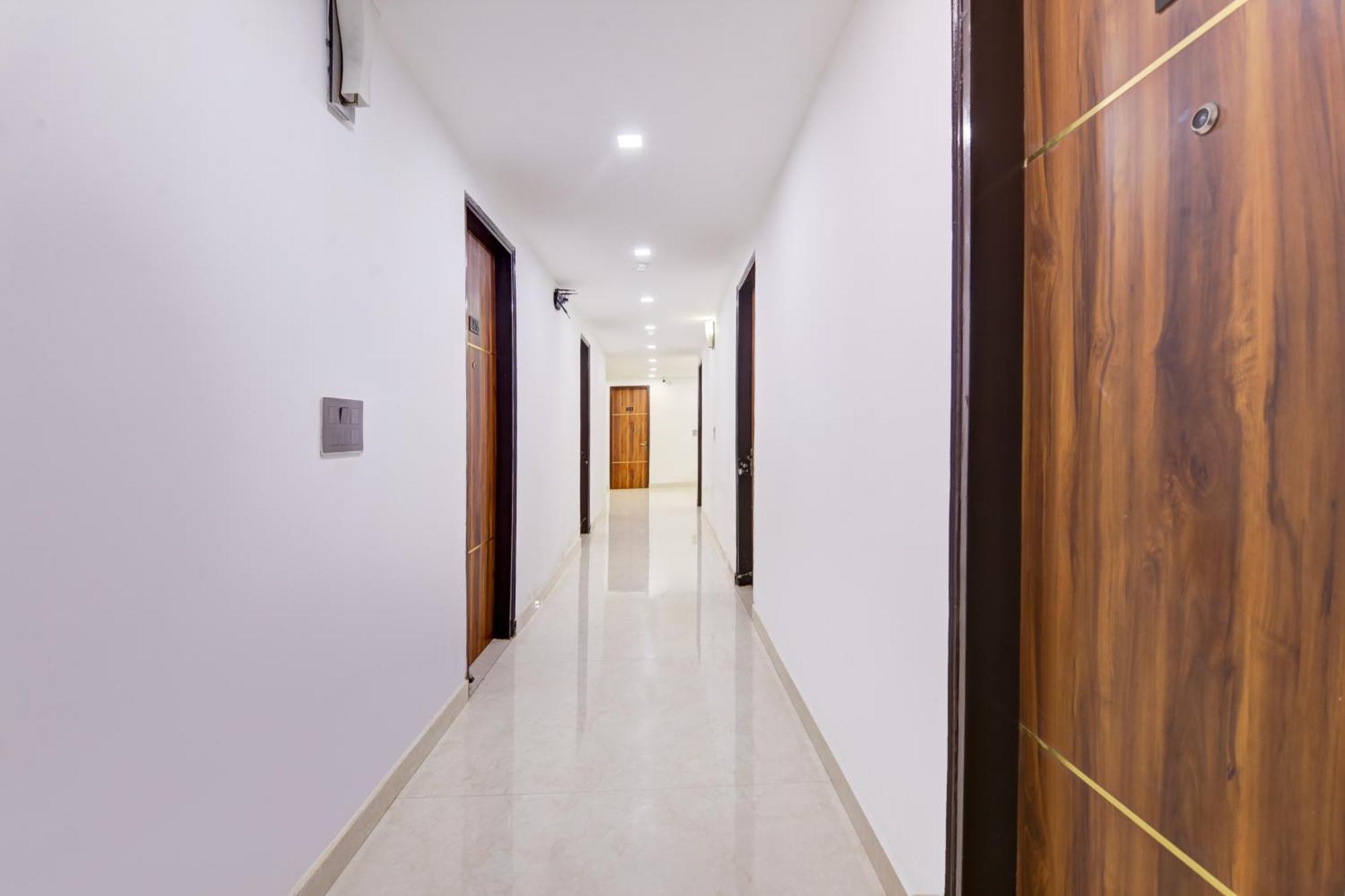 Status By Hotel The Emporio Ghaziabad Eksteriør bilde
