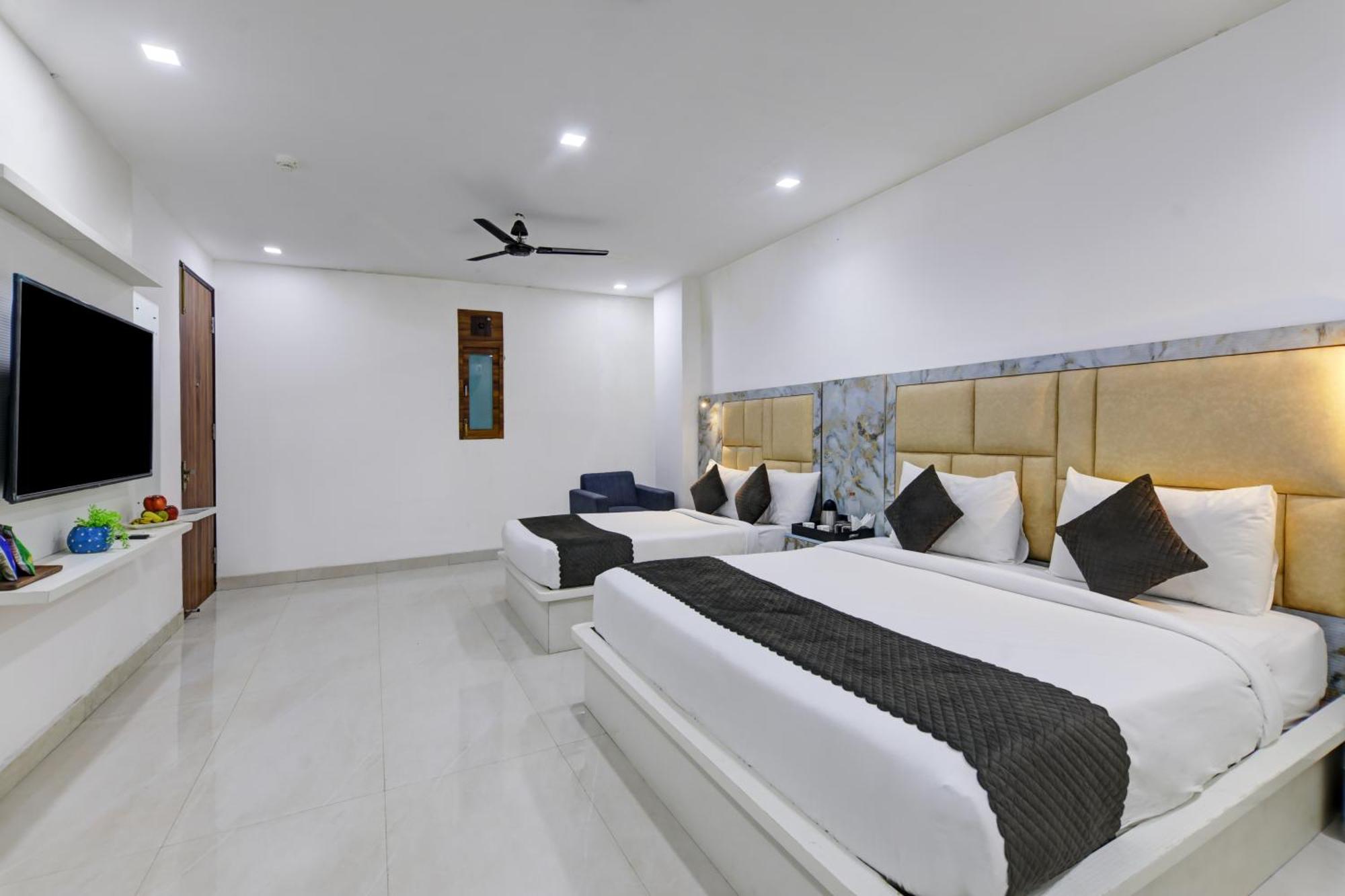 Status By Hotel The Emporio Ghaziabad Eksteriør bilde