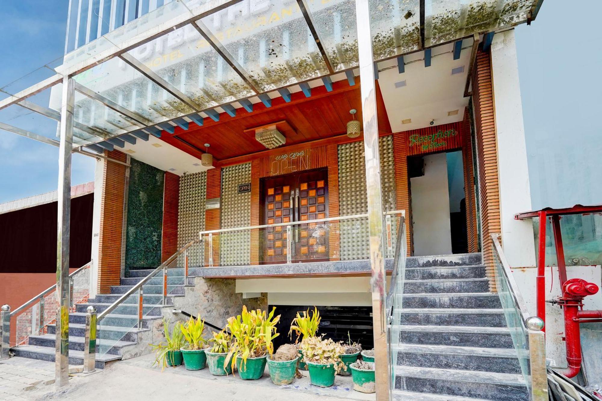 Status By Hotel The Emporio Ghaziabad Eksteriør bilde